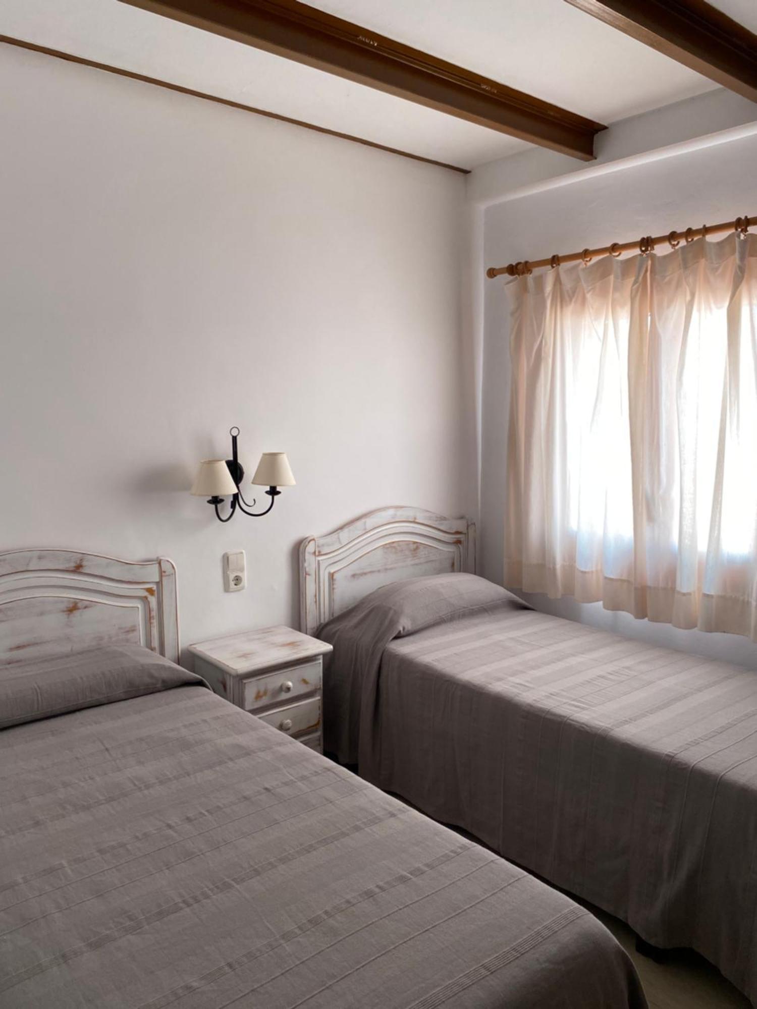 Apartamentos Llorca Platja de l'Almadrava Exterior photo