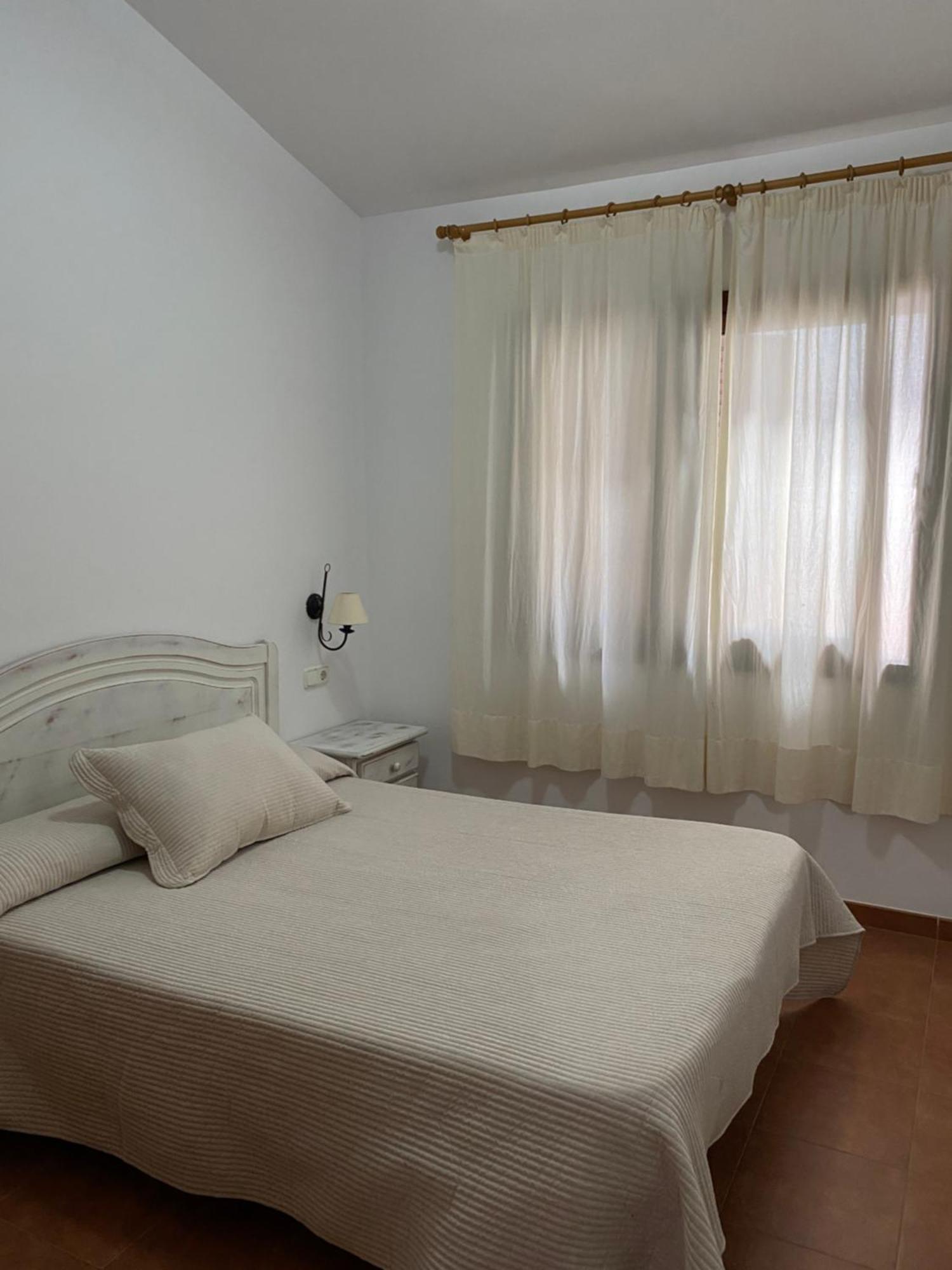 Apartamentos Llorca Platja de l'Almadrava Exterior photo