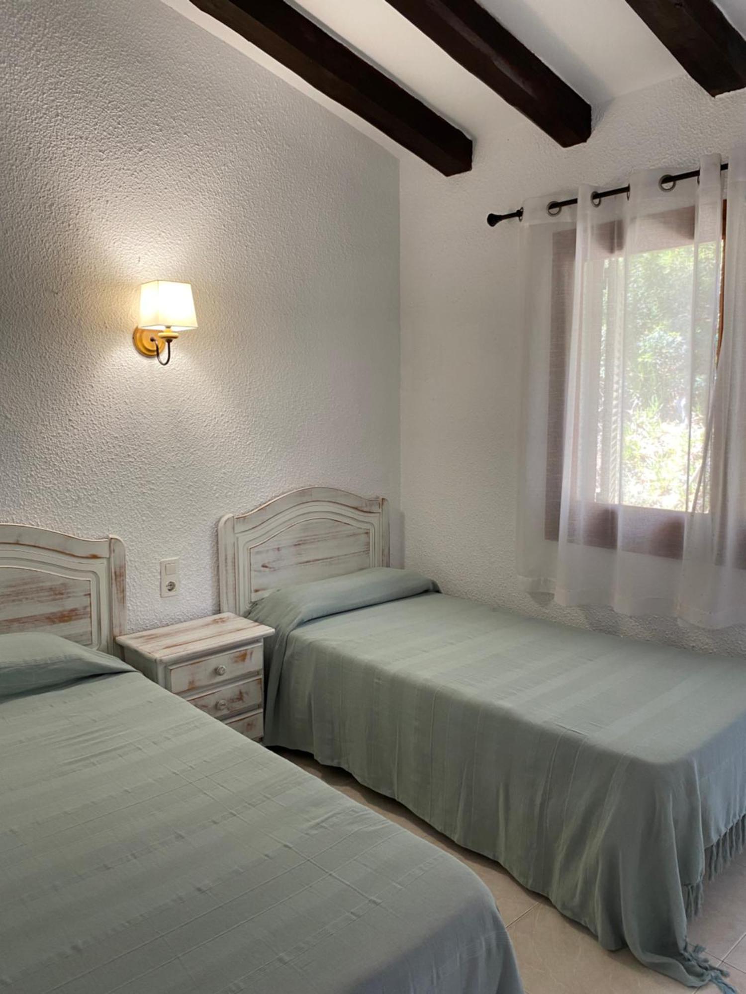 Apartamentos Llorca Platja de l'Almadrava Exterior photo